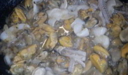 салат морской коктейль с креветками