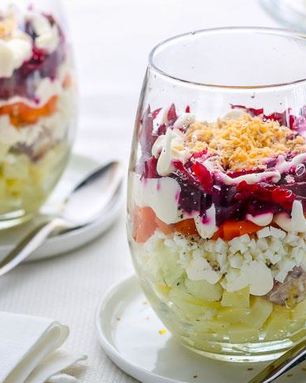Селедка под шубой в стаканчиках