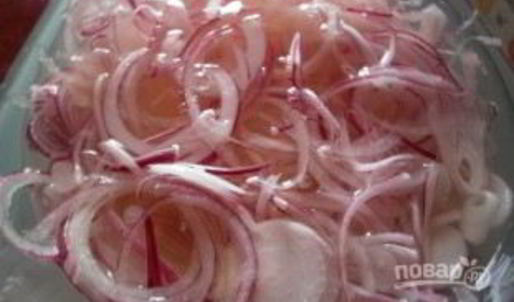 салат с фасолью, сухариками