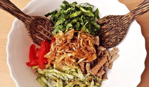 салат с говядиной и черемшой