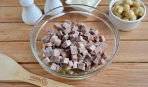 салат с говяжьим языком и грибами