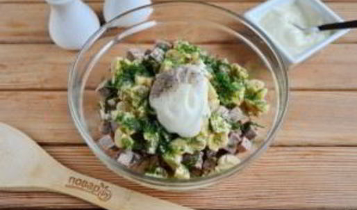 салат с говяжьим языком и грибами