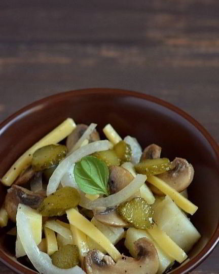 Рецепт салата с грибами и картофелем