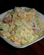 Салат с капустой и копченой колбасой