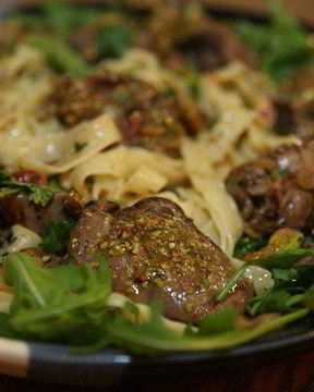 Салат с куриной печенью