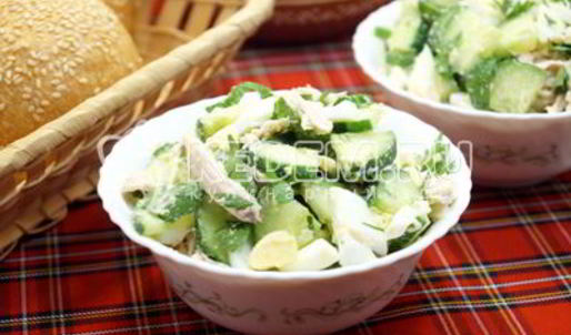 салат с курицей и огурцом