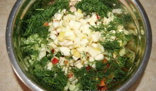 салат с отварной красной рыбой