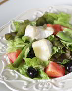 Салат с теплым сыром