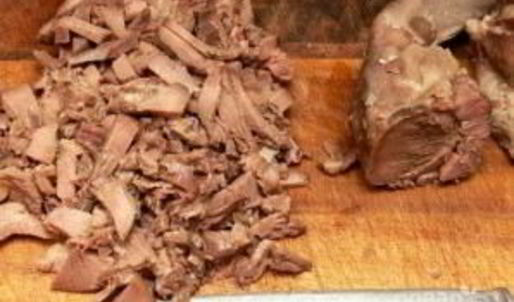 салат с языком и огурцом