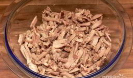 салат с языком и огурцом