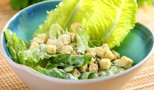 салат цезарь классический с курицей