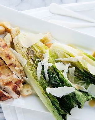 Салат Цезарь легкий