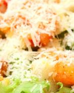 Салат Цезарь с креветками