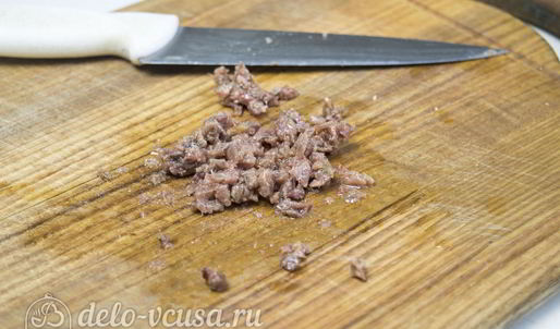 салат цезарь с курицей и сухариками