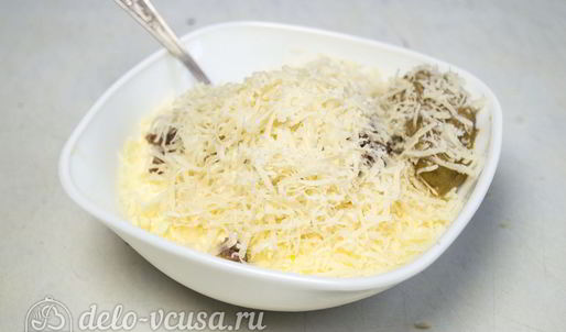 салат цезарь с курицей и сухариками