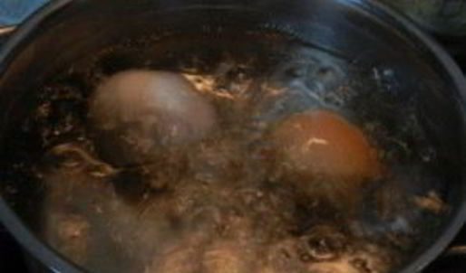 салат цезарь с курицей с помидорами