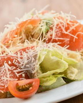 Салат Цезарь с семгой