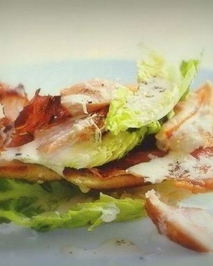 Салат Цезарь с ветчиной