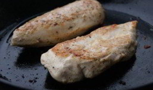 цезарь с курицей и сухариками