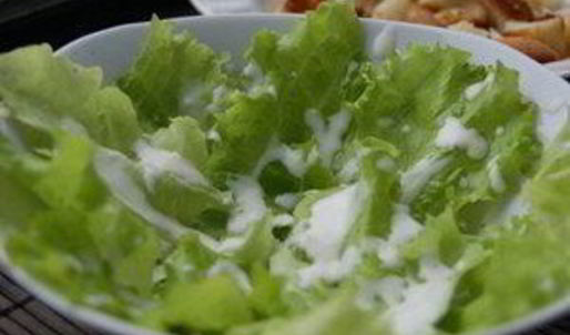 цезарь с курицей и сухариками