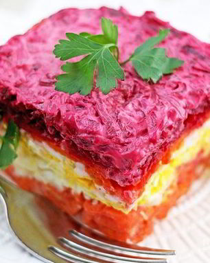 Слоеный салат с красной рыбой