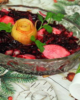 Свекольный салат с яблоком и хреном