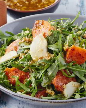 Теплый салат с тыквой и грушами