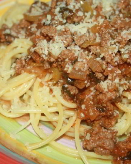 Рецепт легкого мясного соуса с кинзой и болгарским перцем для спагетти в мультиварке