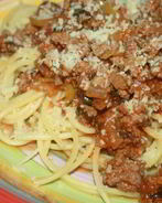 Легкий мясной соус с кинзой и болгарским перцем для спагетти в мультиварке