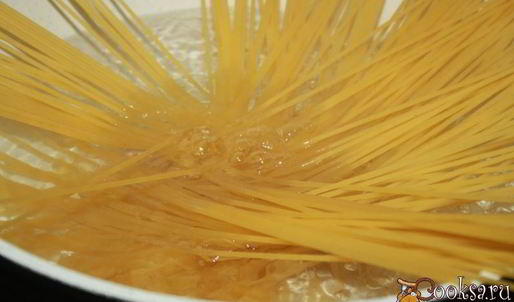 легкий мясной соус с кинзой и болгарским перцем для спагетти в мультиварке