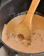 Сметанный соус с томатной пастой