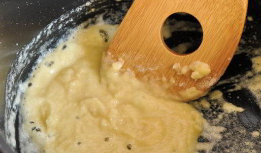 сметанный соус с томатной пастой