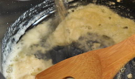 сметанный соус с томатной пастой