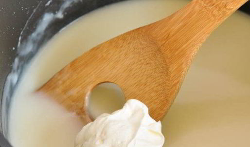 сметанный соус с томатной пастой