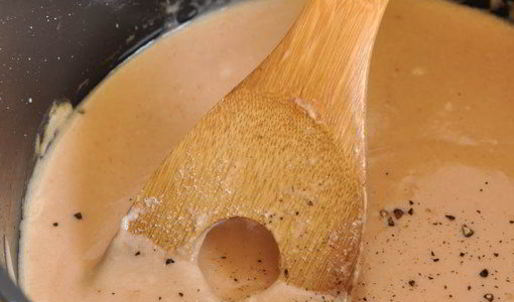 сметанный соус с томатной пастой