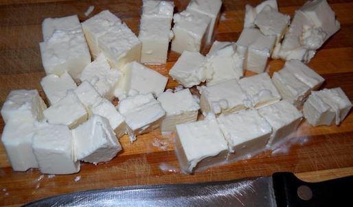 соус из феты с чесноком и зеленью