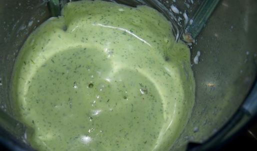 соус из феты с чесноком и зеленью