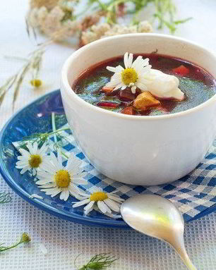 Борщ из печеной свеклы с шотландской сельдью