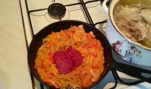 борщ на курином бульоне с отварной свеклой