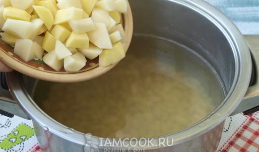 борщ с фасолью и черносливом