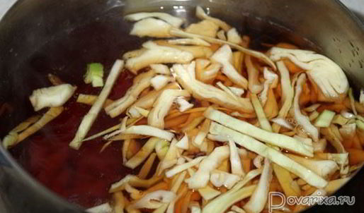 борщ с тушенкой