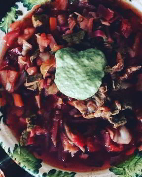 Борщ с зеленой сметаной