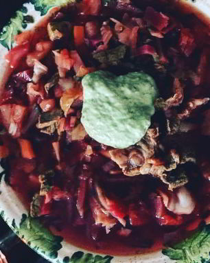 Борщ с зеленой сметаной