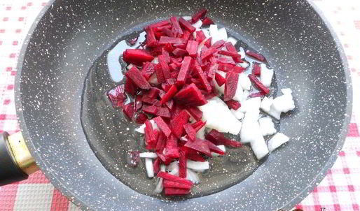 борщ со свиными ребрышками и молодыми овощами