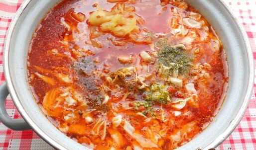 борщ со свиными ребрышками и молодыми овощами