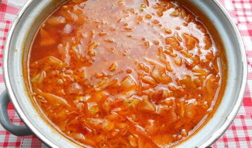 борщ со свиными ребрышками и молодыми овощами