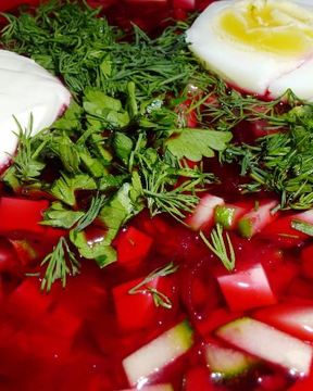 Холодный борщ из свеклы с колбасой