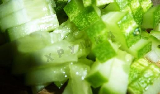 холодный борщ из свеклы с колбасой