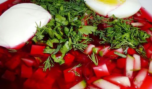 холодный борщ из свеклы с колбасой