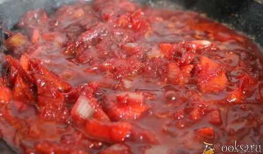 летний борщ с молодой капустой и фрикадельками